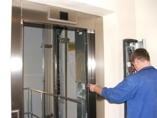 Минстрой России подготовил комплекс мер по обеспечению безопасности лифтов в жилых домах